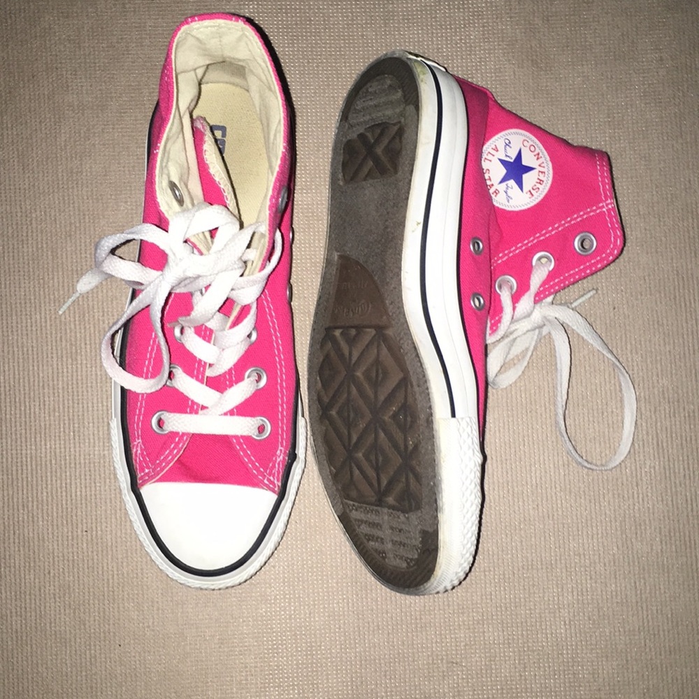 High-Top pink converse